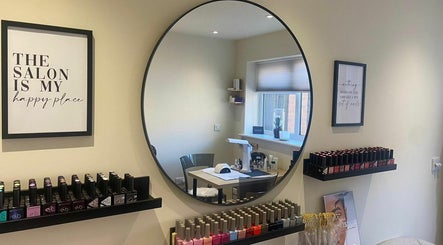 The Nail and Beauty Hideaway with Rebecca Glover Bild 2
