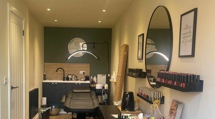 The Nail and Beauty Hideaway with Rebecca Glover Bild 3