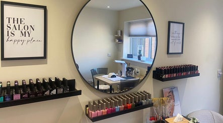 The Nail and Beauty Hideaway with Rebecca Glover Bild 3