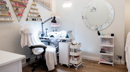 Mai Nails and Lash Studio