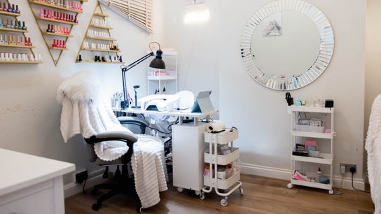 Mai Nails and Lash Studio