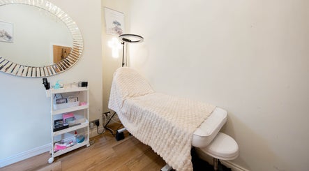 Mai Nails and Lash Studio image 2