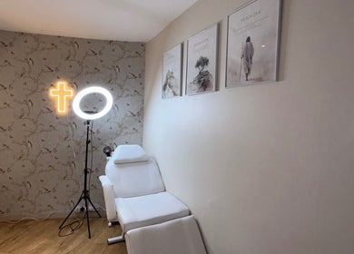 Elegant treatment room at Mai Nails and Lash Studio in London, England, GB, featuring stylish decor and bright lighting.