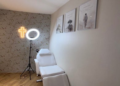Relaxing treatment room at Mai Nails and Lash Studio, London, England, GB. Ideal for beauty and wellness services.