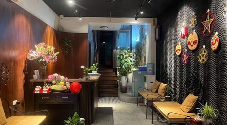 Inviting entrance at Midori Spa Hanoi featuring elegant decor and cozy seating, located in Hà Nội, Hà Nội, VN.