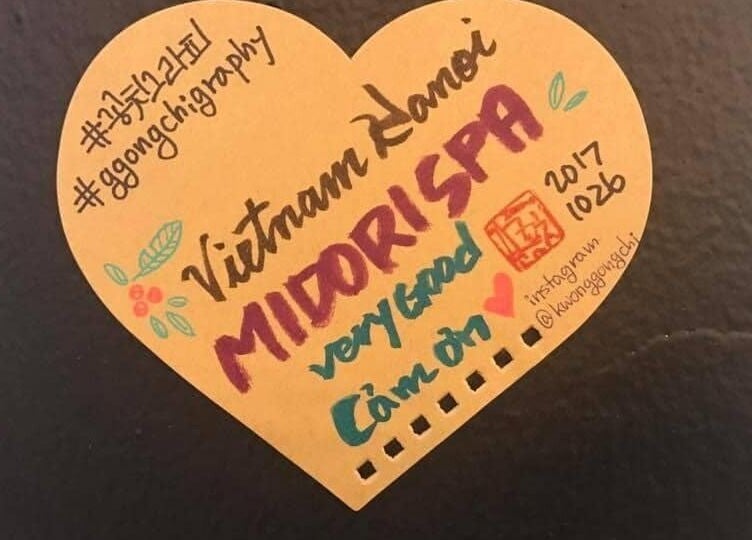 Handwritten note praising Midori Spa Hanoi at Hà Nội, Hà Nội, VN, with decorative accents.