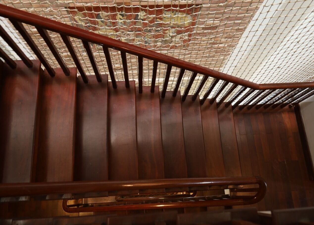Wooden staircase at Midori Spa Hanoi, offering a serene ambiance in Hà Nội, Hà Nội, VN.