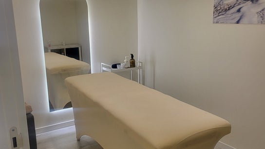 C'alma Clinic & Academy