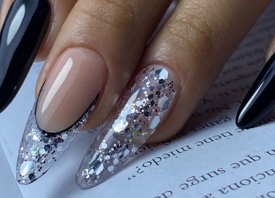 Manicura elegante y artística en Savage Beauty Studio, Valparaíso, Valparaíso, CL.
