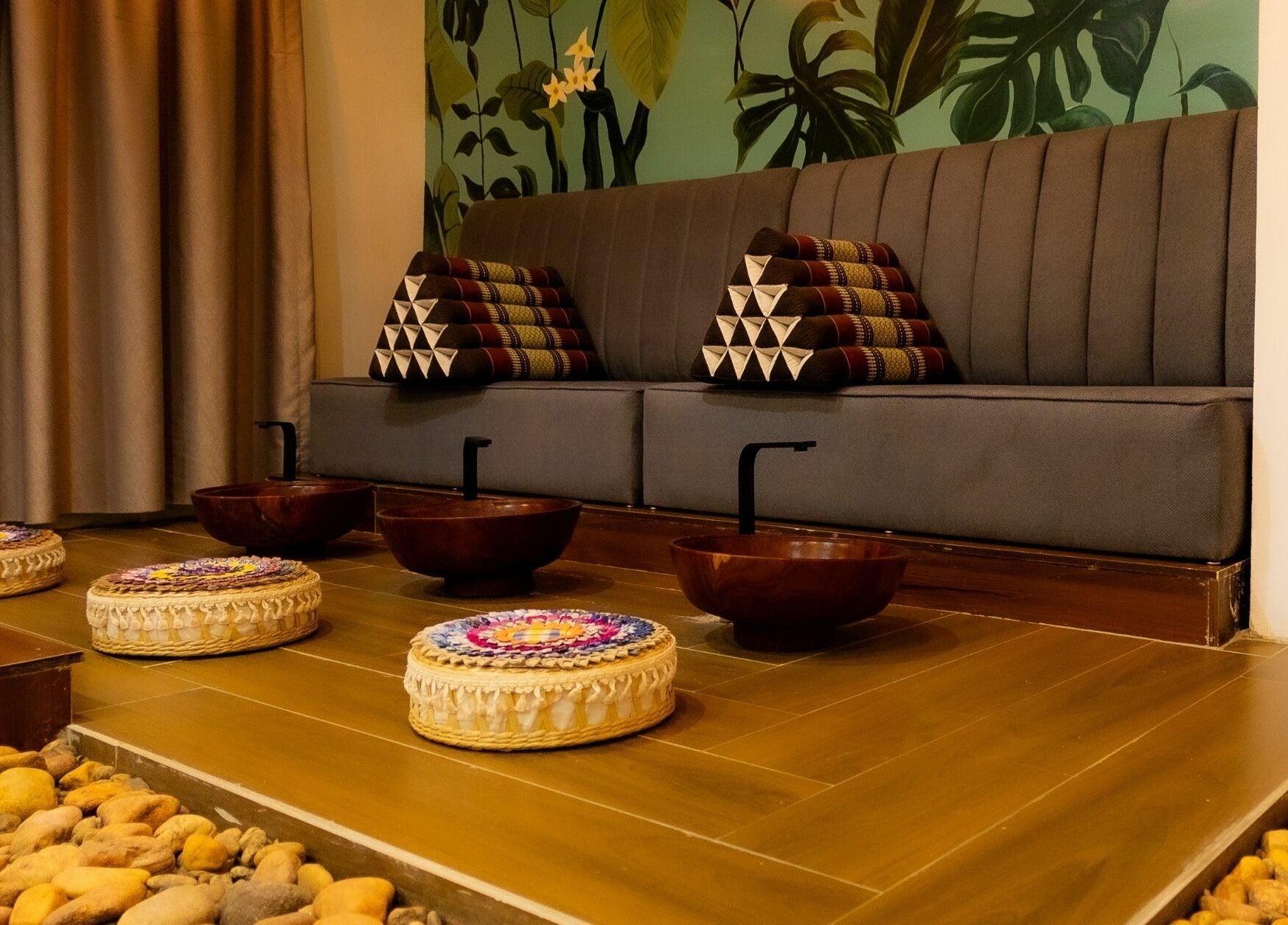 Relaxing seating area at Safi’s Spa, Abuja, Federal Capital Territory, NG, showcasing a serene wellness vibe.