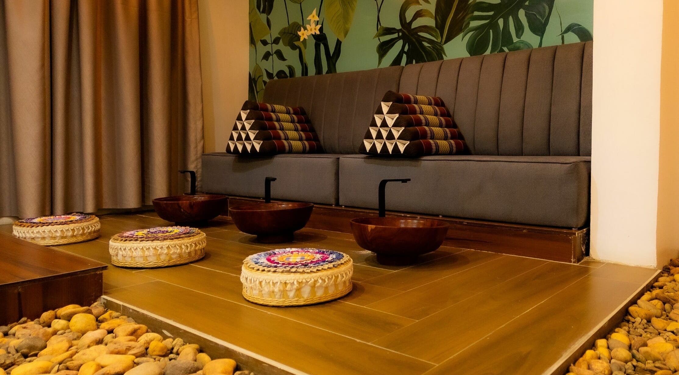 Relaxing seating area at Safi’s Spa, Abuja, Federal Capital Territory, NG, showcasing a serene wellness vibe.