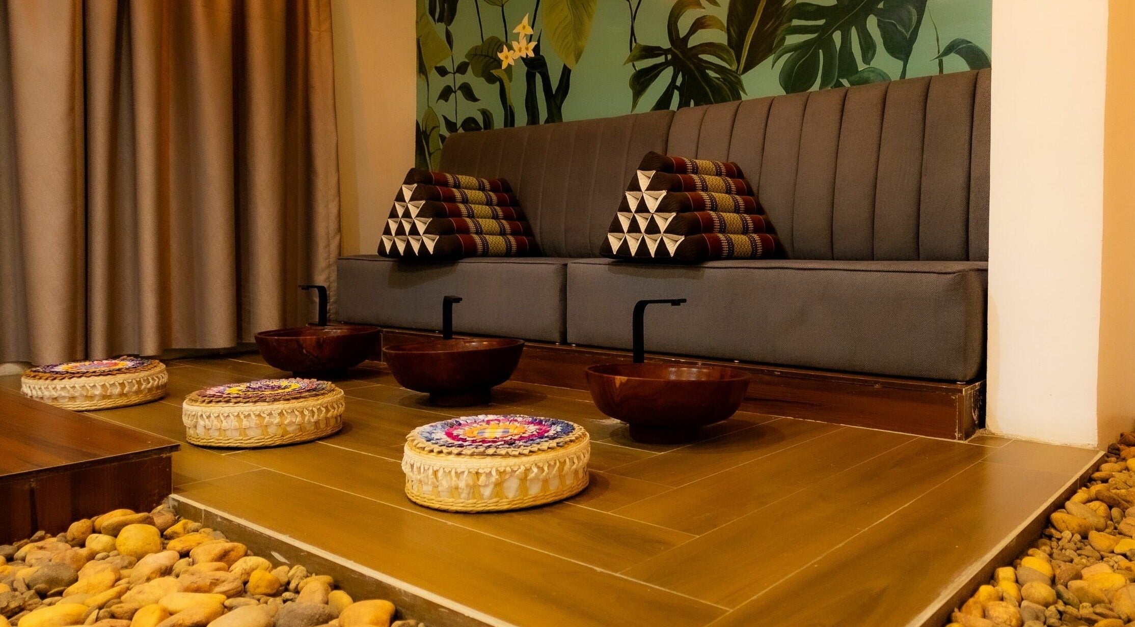 Relaxing seating area at Safi’s Spa, Abuja, Federal Capital Territory, NG, showcasing a serene wellness vibe.