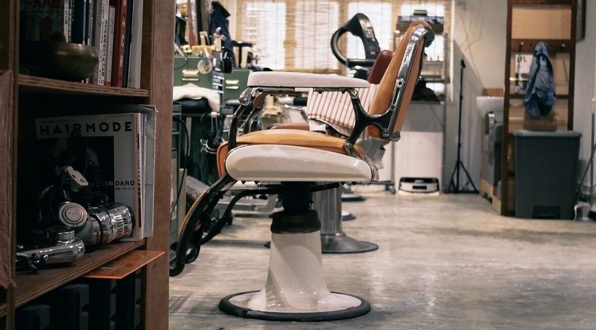 Vintage barber chair at Con Den Se Barber & Stylist, Hong Kong 香港, HK offering classic grooming.