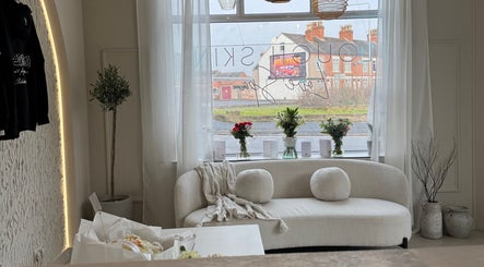 Lough Skin's elegant reception area with cozy seating in Loughborough, England, GB.