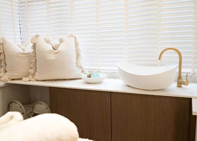 Elegant, modern washbasin area at Lough Skin, Loughborough, England, GB, featuring chic decor and soft lighting.