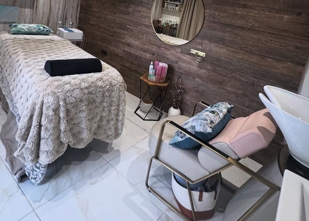 Relaxing spa room at Green Ivy Skin And Spa, Barton Seagrave, England, GB, featuring a cozy massage table.