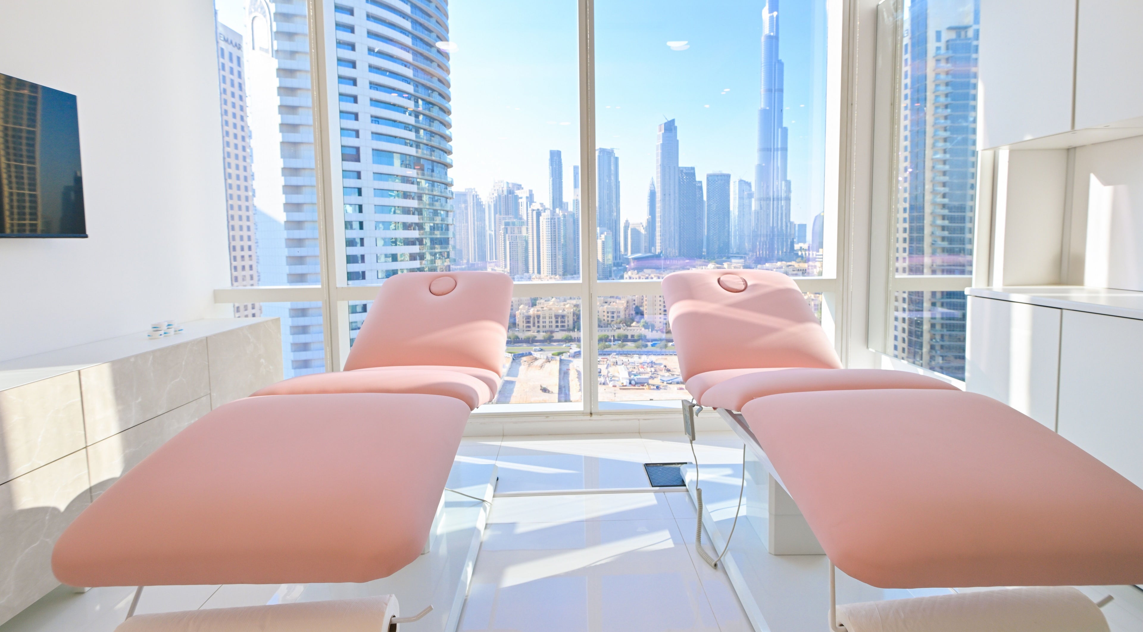 Modern treatment room at Snatch & Glow London in Dubai, Dubai, AE, with stunning skyline view.