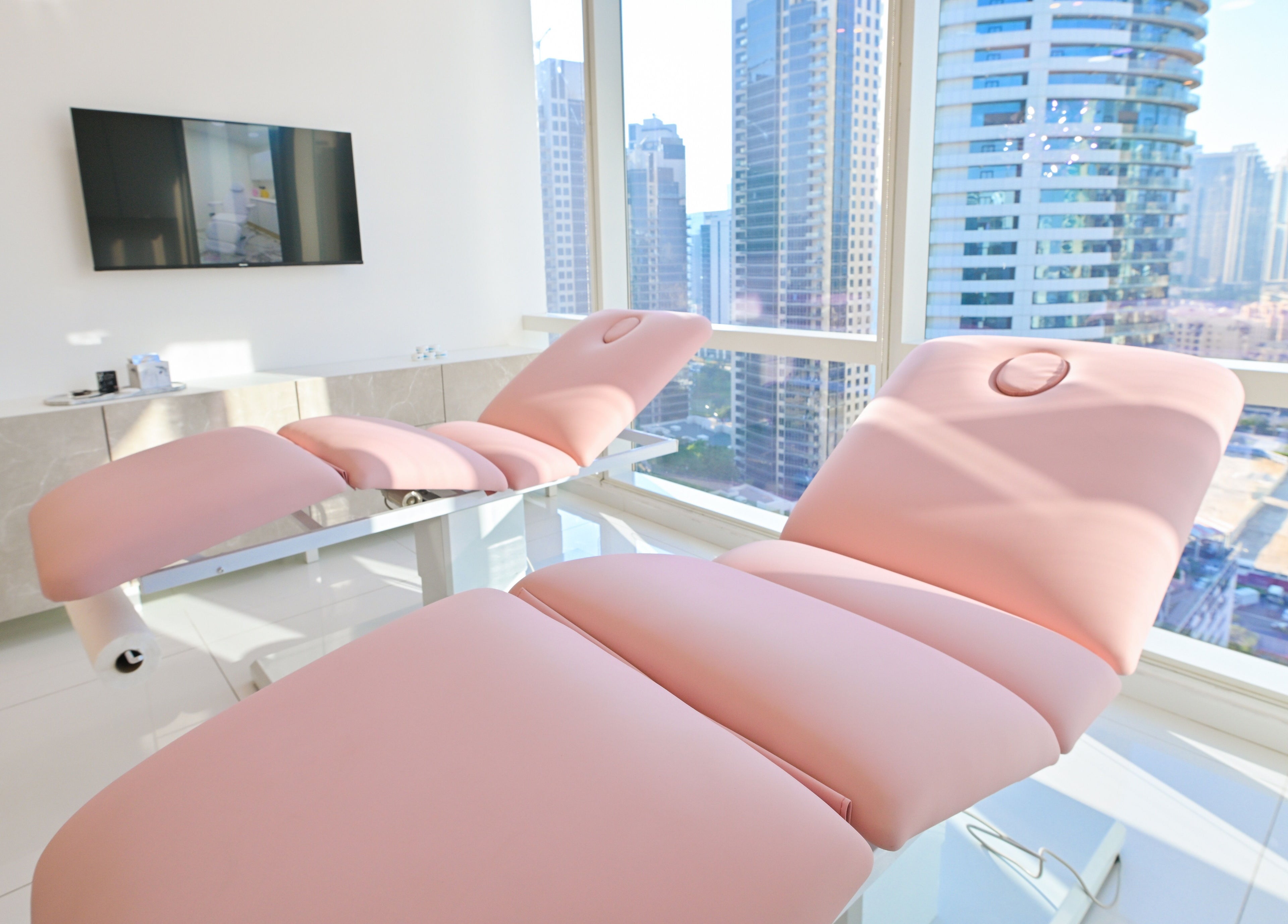Elegant Snatch & Glow London spa chairs overlooking Dubai, Dubai, AE skyline for ultimate relaxation.