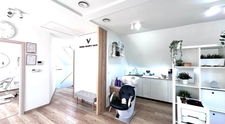 Modern szalon belső a Visual Beauty Salon, Budaörs, Magyar, HU cím alatt.