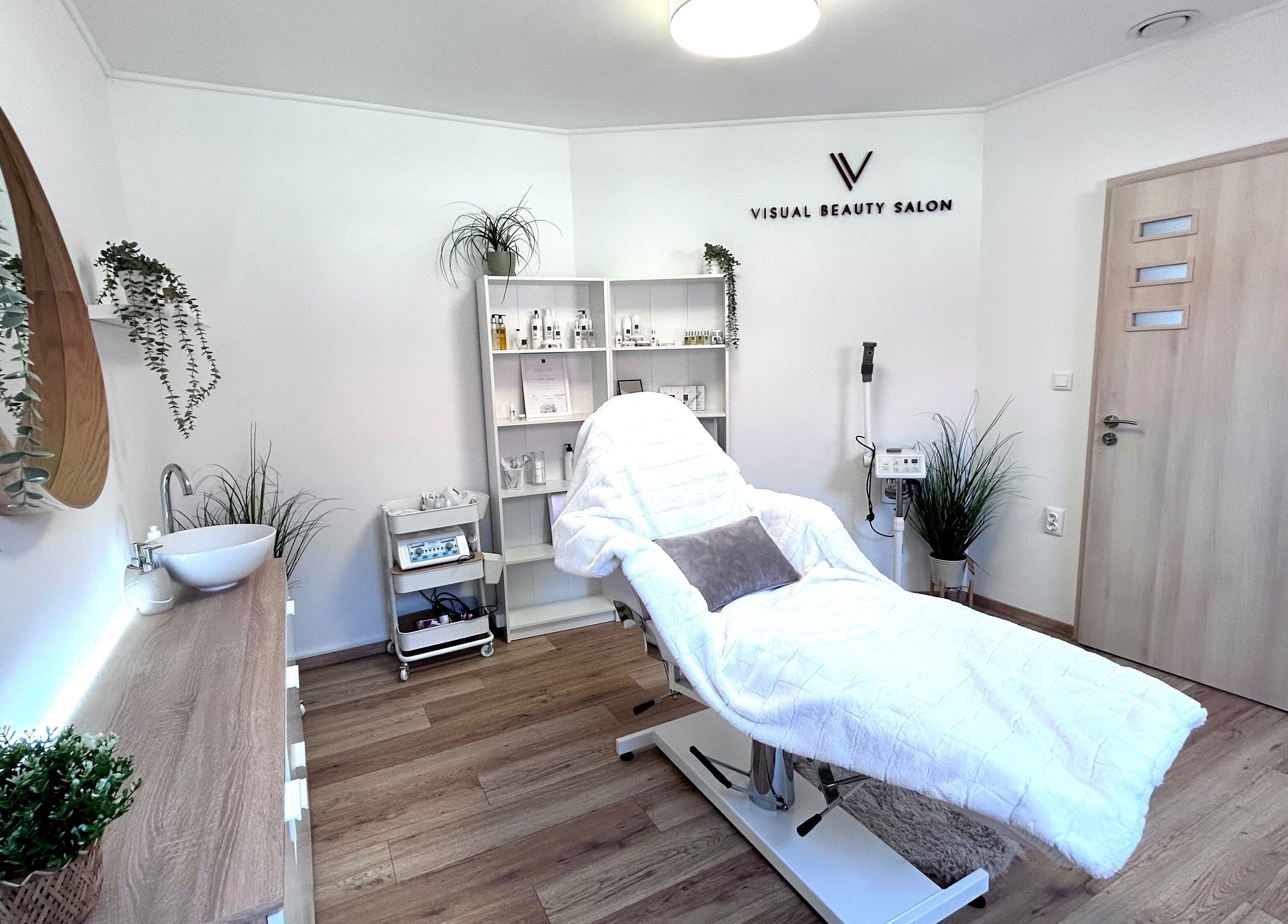 Elegáns szépségszalon szoba Visual Beauty Salon, Budaörs, Magyar, HU, modern berendezéssel.