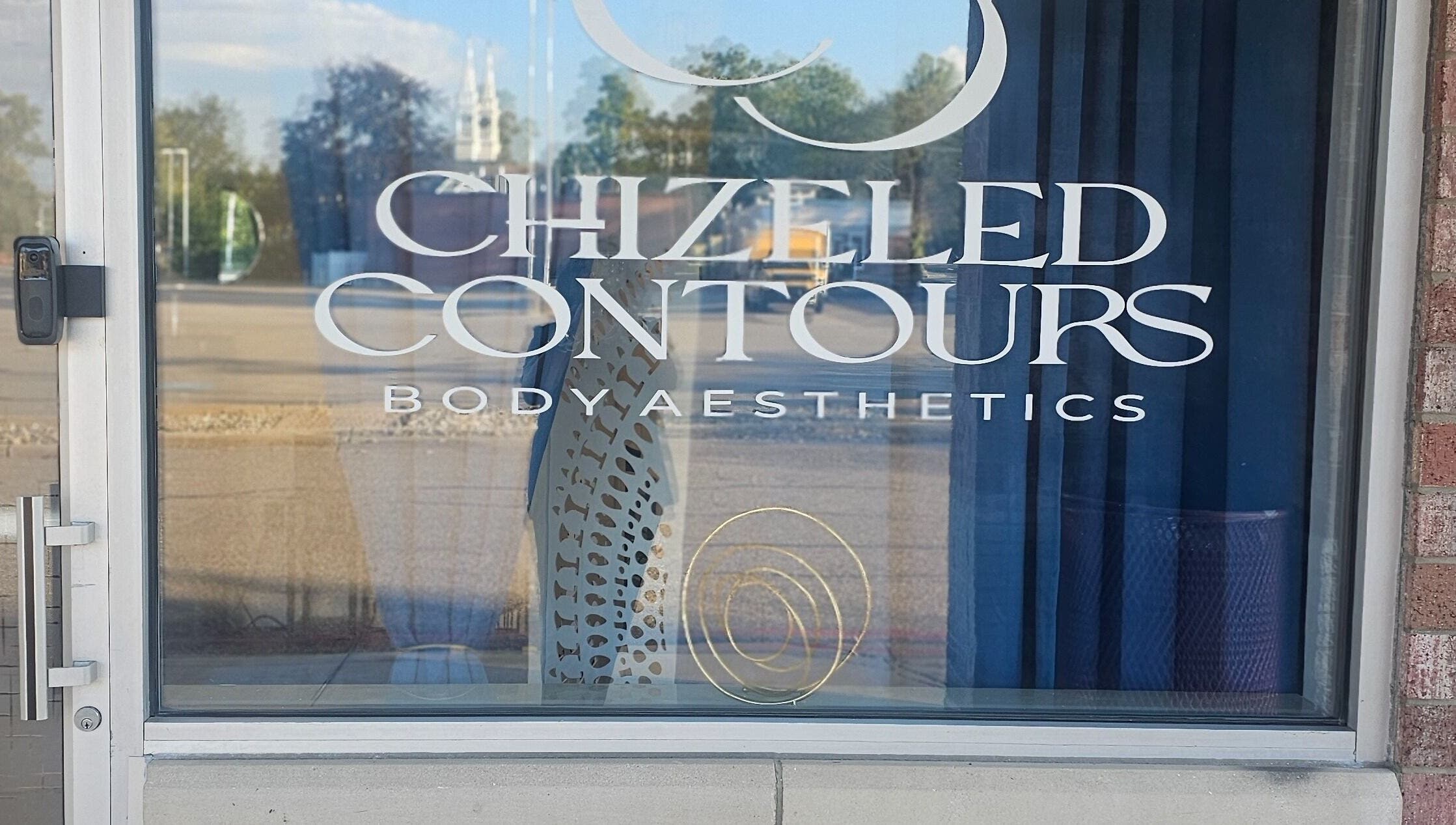 Entrance of Chizeled Contours Body Aesthetics in Twinsburg, Ohio, US, featuring a stylish storefront design.