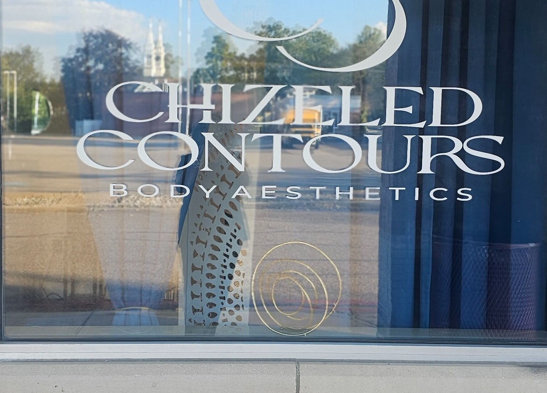 Entrance of Chizeled Contours Body Aesthetics in Twinsburg, Ohio, US, featuring a stylish storefront design.
