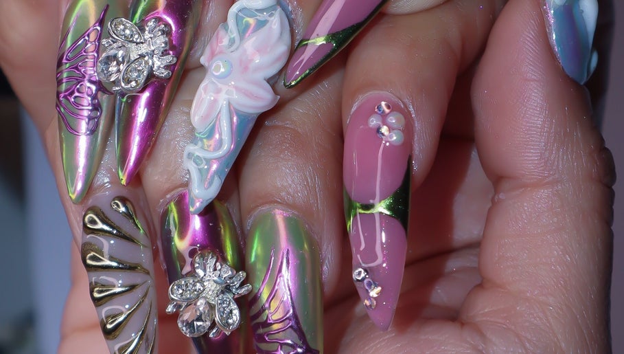 Intricate nail designs at Yanice Gianina Nails, Berlin, Berlin, DE. Glittery, colorful with floral accents.