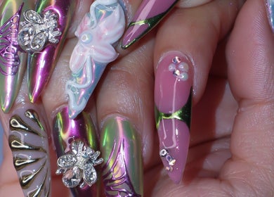 Intricate nail designs at Yanice Gianina Nails, Berlin, Berlin, DE. Glittery, colorful with floral accents.