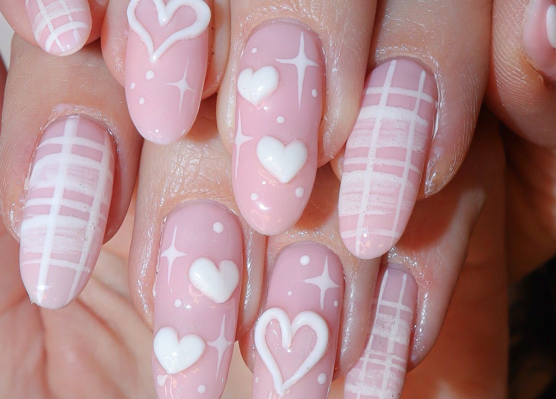 Elegant heart-themed nail art at Yanice Gianina Nails, Berlin, Berlin, DE. Perfect for a chic look.