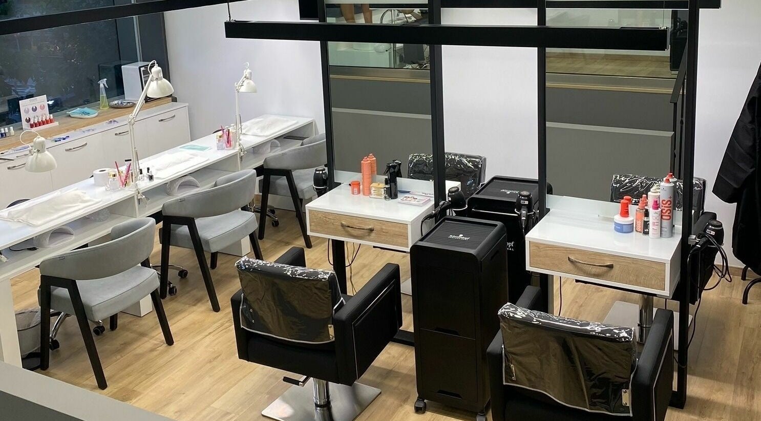 Κομψός χώρος ομορφιάς στο Medusa Women Kalamaria, Θεσσαλονίκη, ΚΕΝΤΡΙΚΗ ΜΑΚΕΔΟΝΙΑ , GR.