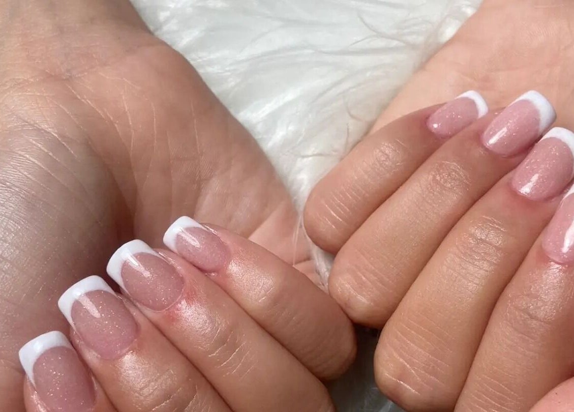 Manicure French elegante a ESS CENTRO ESTETICO in Catania, Sicilia, IT.