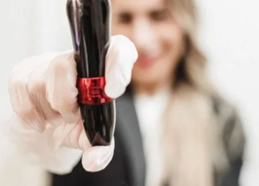 Usluge ljepote u Simplicity Beauty Center, Podgorica, ME s fokusom na profesionalni alat.