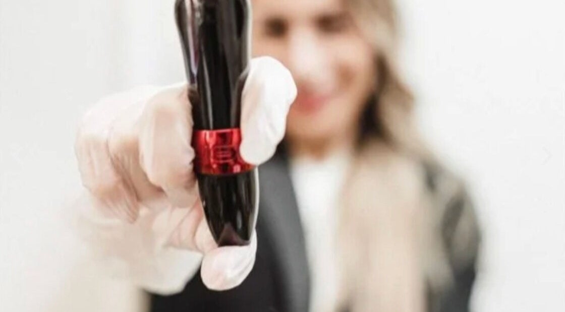 Usluge ljepote u Simplicity Beauty Center, Podgorica, ME s fokusom na profesionalni alat.