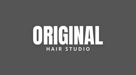 Logo de Original Hair Studio en Antigua Guatemala, Sacatepéquez, GT con fondo gris y letras blancas.