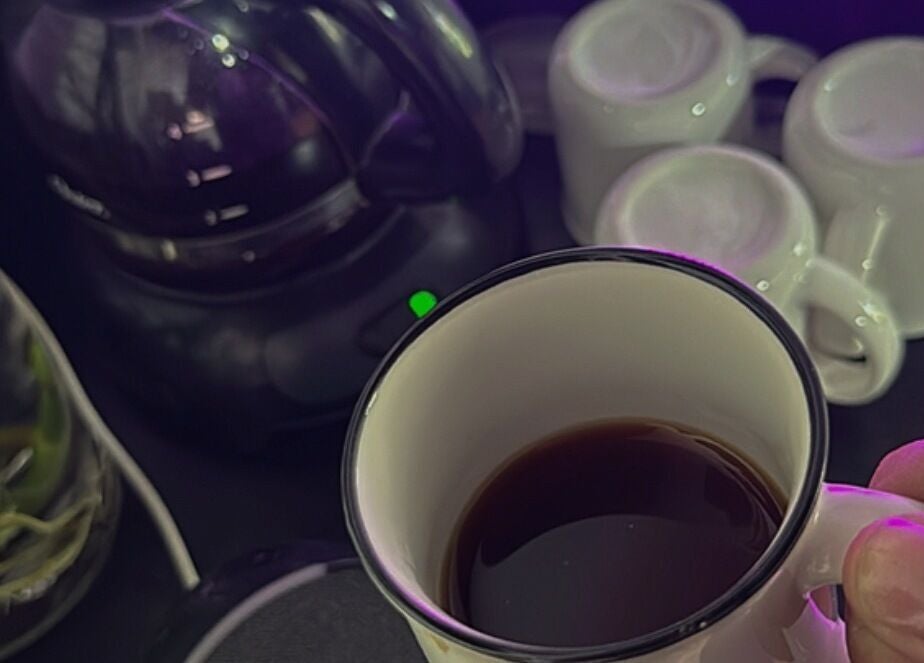 Taza de café lista en Original Hair Studio, Antigua Guatemala, Sacatepéquez, GT.