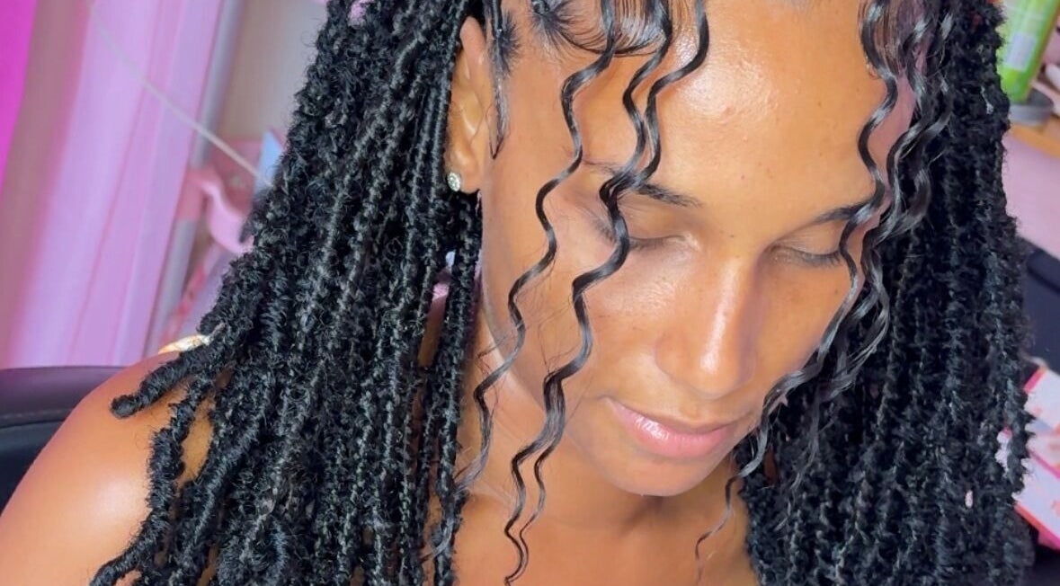 Close-up of elegant braided hairstyle at Bella Vida 246 in Union Hall, Saint Philip, BB.