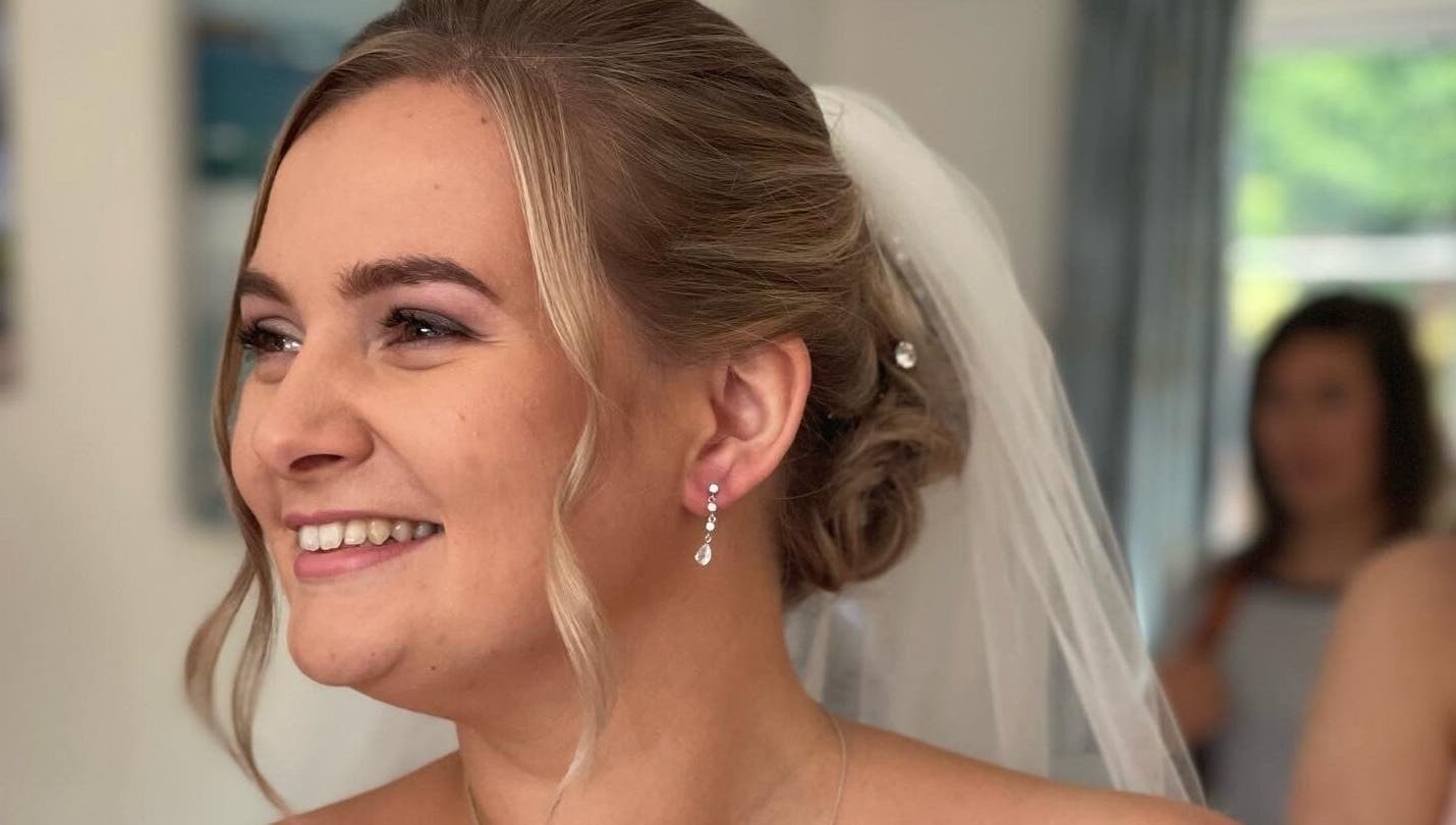 Michaela Hearne Beauty in Forest Town, England provides exquisite bridal makeup services.