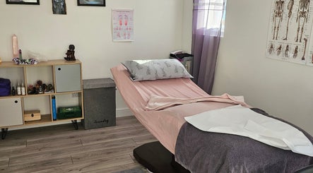 Em J Holistic Therapies imagem 2