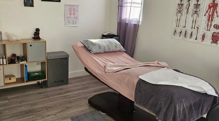 Em J Holistic Therapies imagem 3