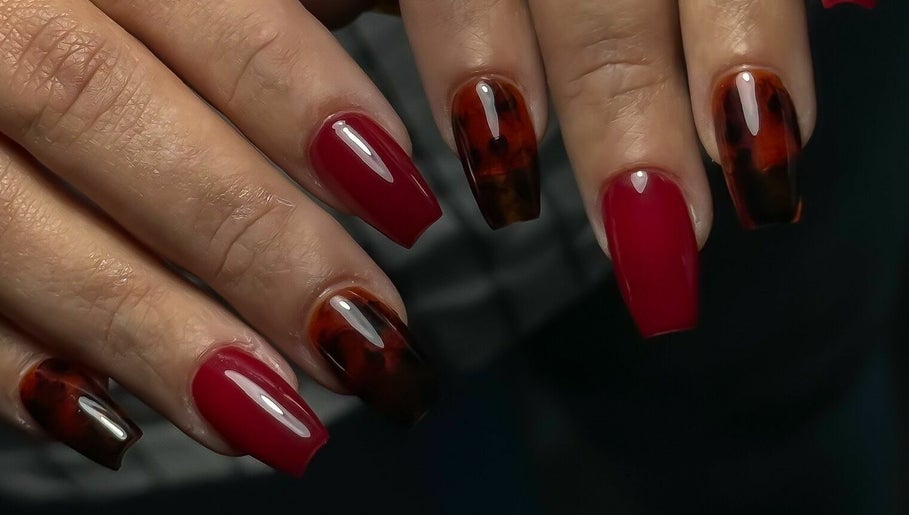 Lilith Manicure صورة 1