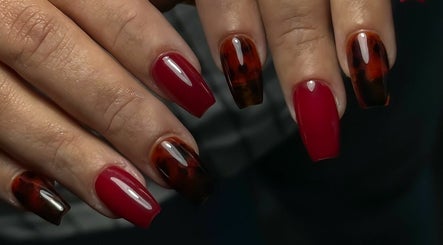 Lilith Manicure