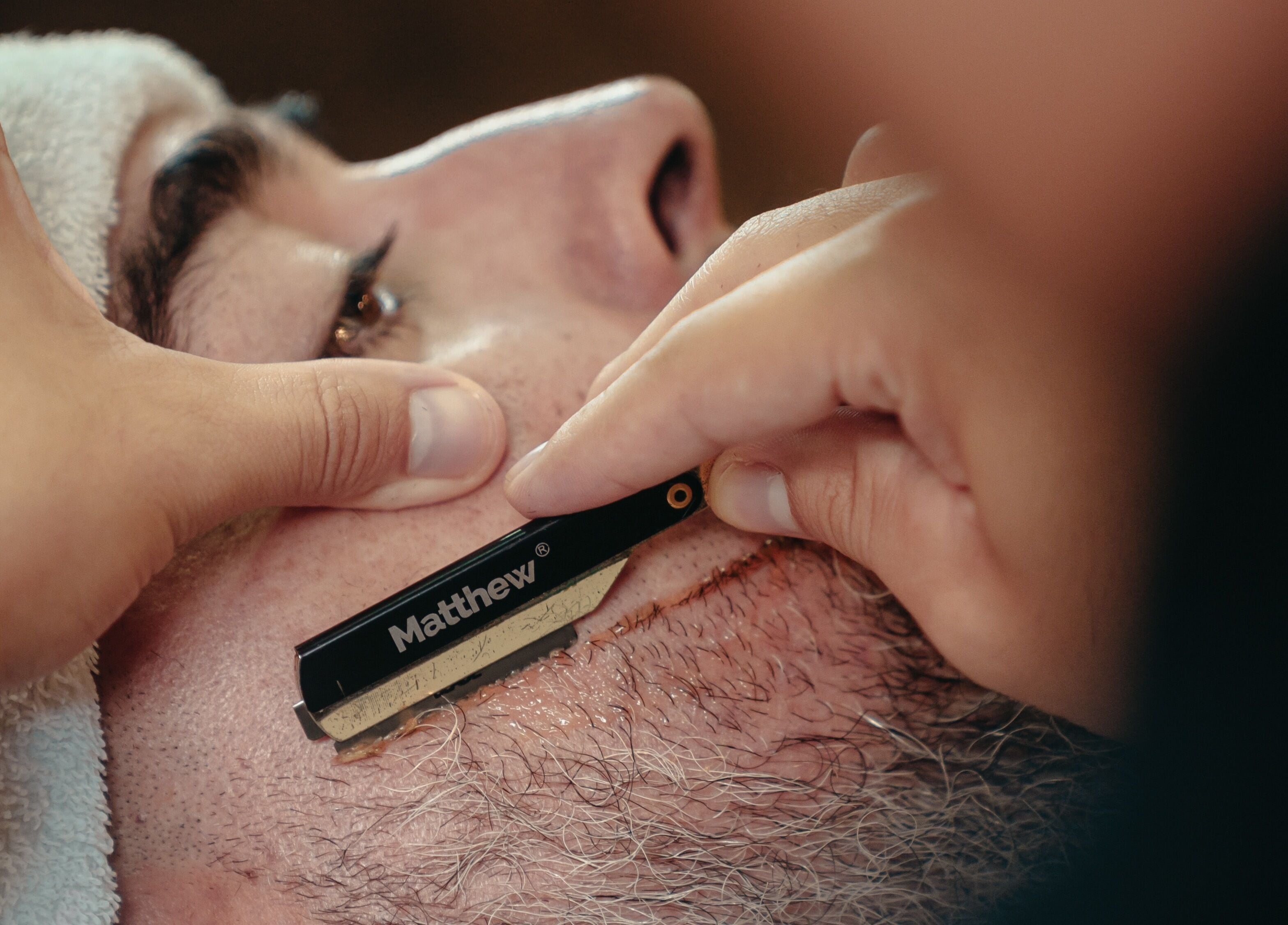 Cuidadoso afeitado en Bargo Barber Studio, Lince, Provincia De Lima, PE.