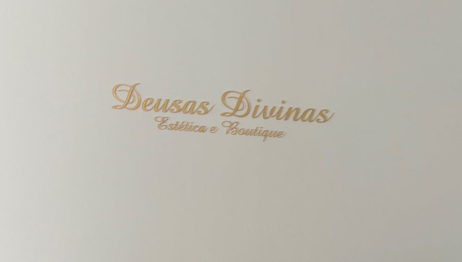 Logotipo elegante de Deusas Divinas, boutique de estética em Maia, Porto, PT.