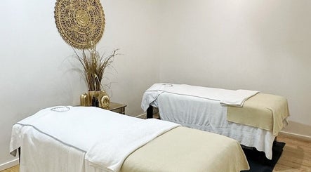 Cheewa Aroma Massage image 3