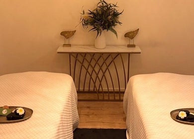 Cheewa Aroma Remedial Thai offers a peaceful dual massage room in Melbourne, Victoria, AU with elegant decor.