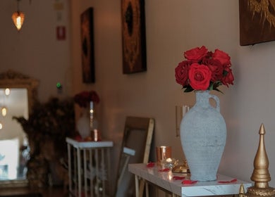 Elegant hallway with vase at Cheewa Aroma Remedial Thai, Melbourne, Victoria, AU, showcasing wellness ambiance.