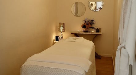 Tranquil massage room at Cheewa Aroma Remedial Thai, Melbourne, Victoria, AU, featuring elegant decor and soothing ambiance.