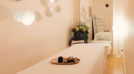Relaxing massage room at Cheewa Aroma Remedial Thai, Melbourne, Victoria, AU, featuring a peaceful setting.