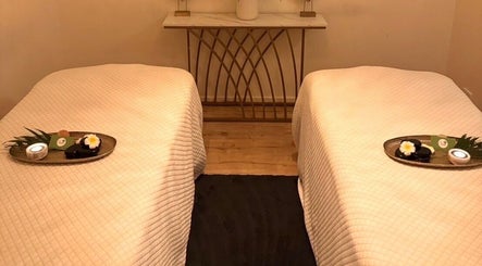 Relaxing dual massage beds at Cheewa Aroma Remedial Thai, Melbourne, Victoria, AU.
