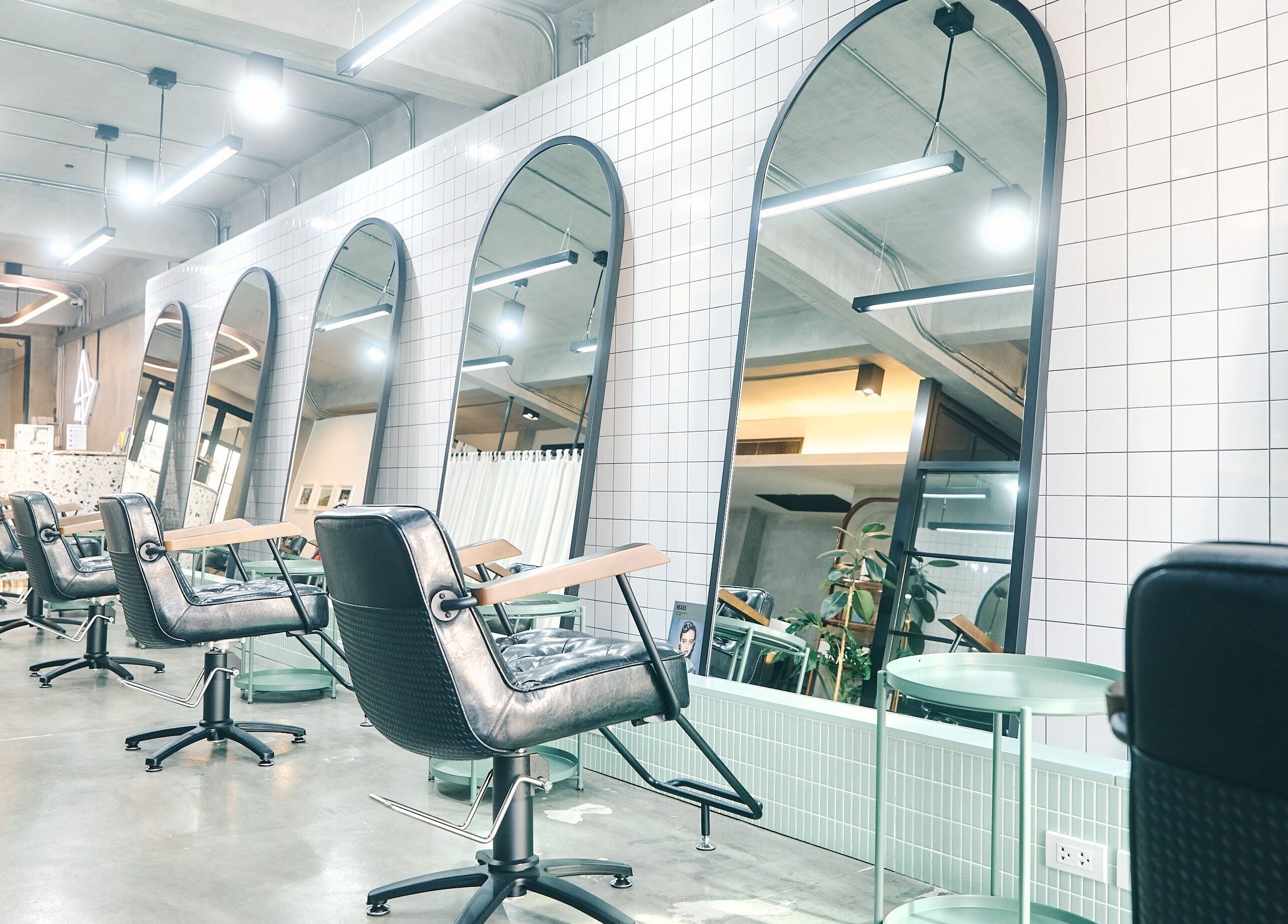 Stylish salon chairs and mirrors at AL etro, กรุงเทพมหานคร, TH offering a luxurious experience.